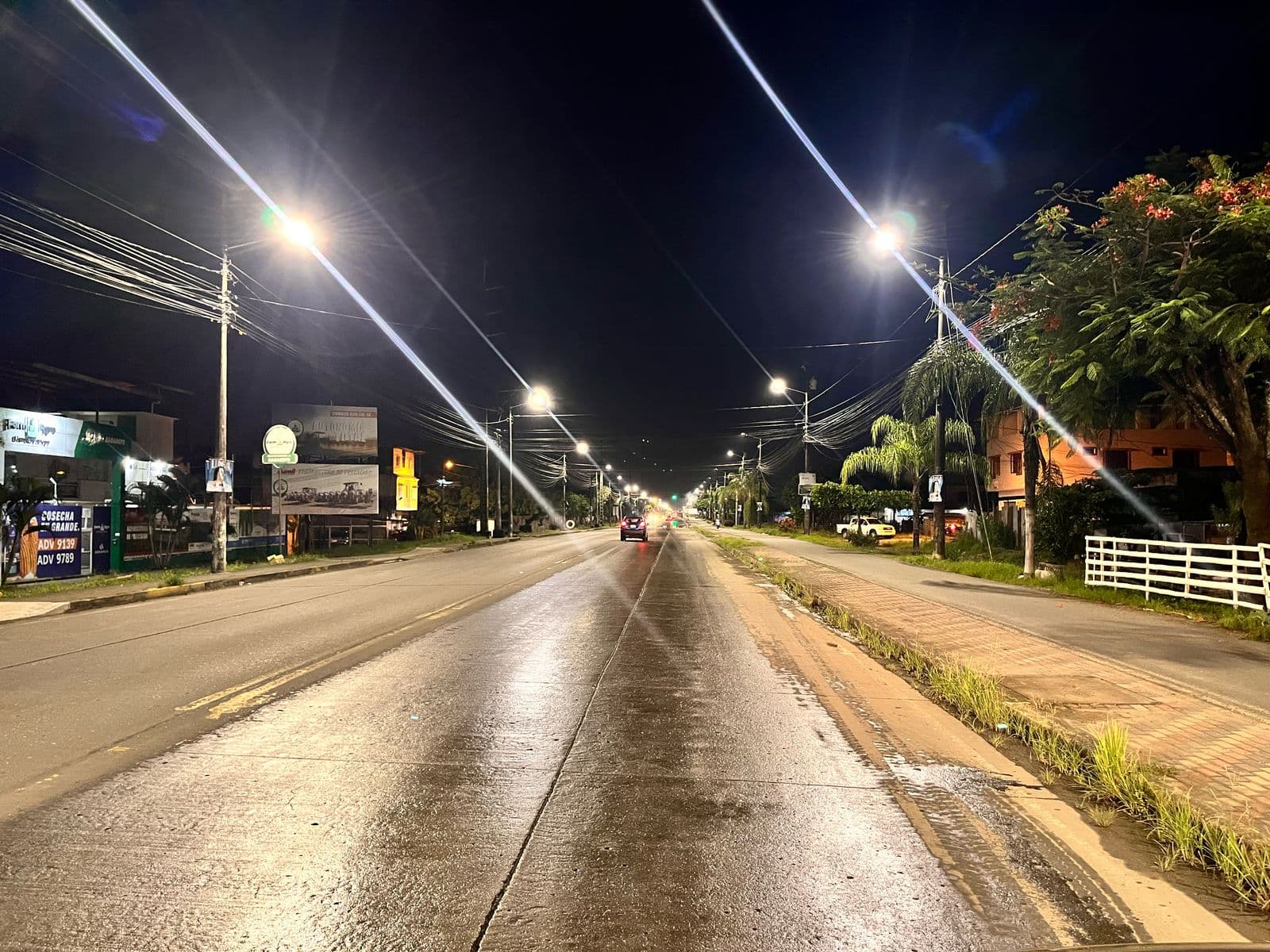 AKLLA luminarias LED Ecuador - Tecnología de iluminación pública de vanguardia